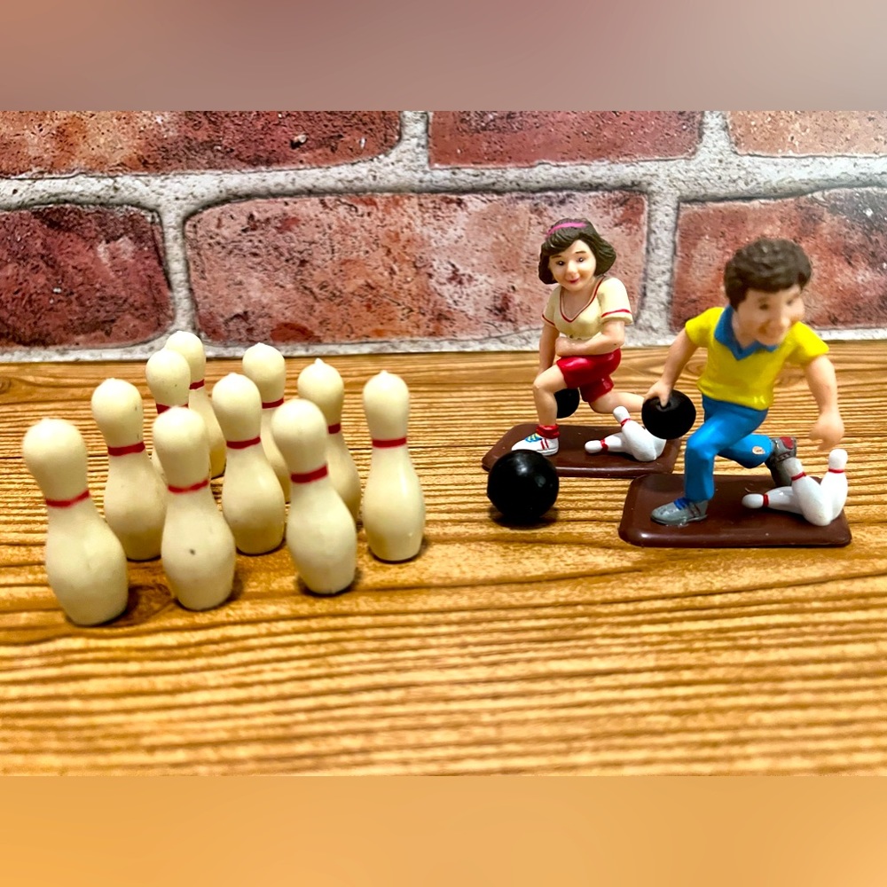 Vintage Cake Topper Bowling